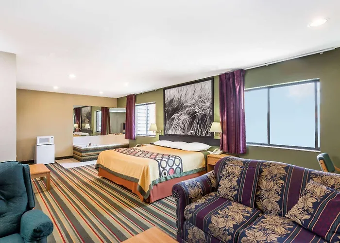 Super 8 By Wyndham Chanute