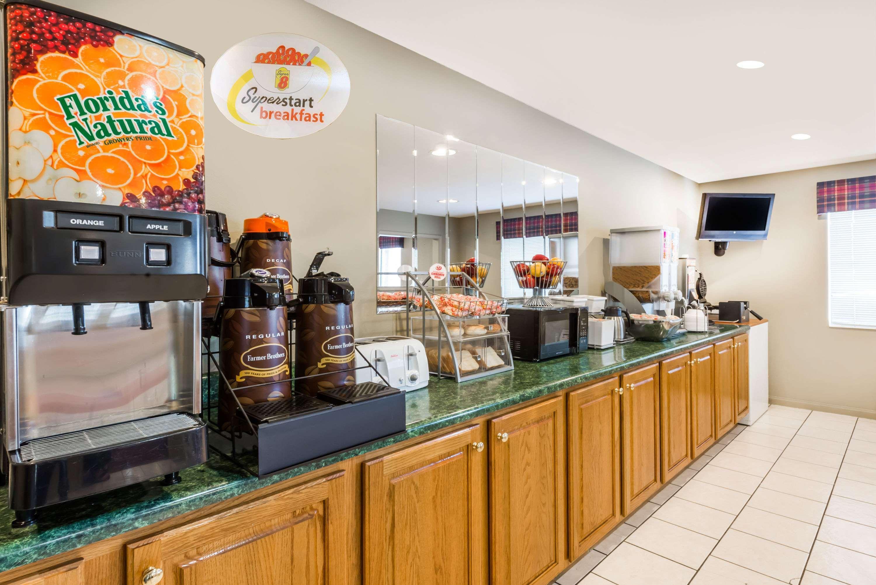Super 8 By Wyndham Hotel Chanute