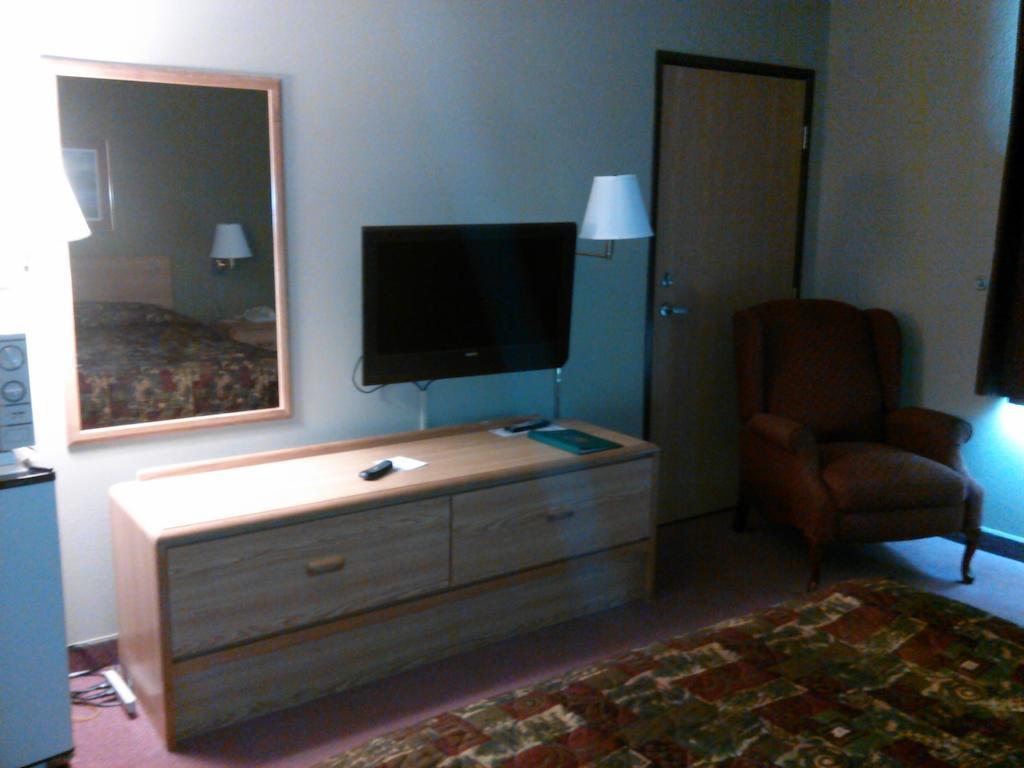 Super 8 By Wyndham Chanute