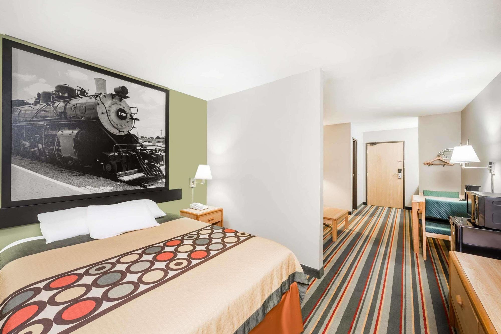 Super 8 By Wyndham Hotel 2*