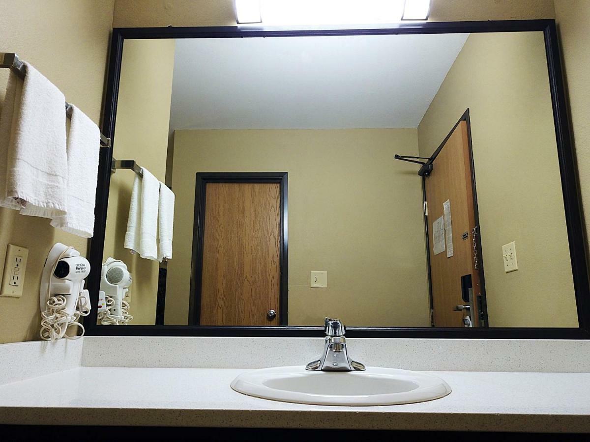 Super 8 By Wyndham Hotel 2*